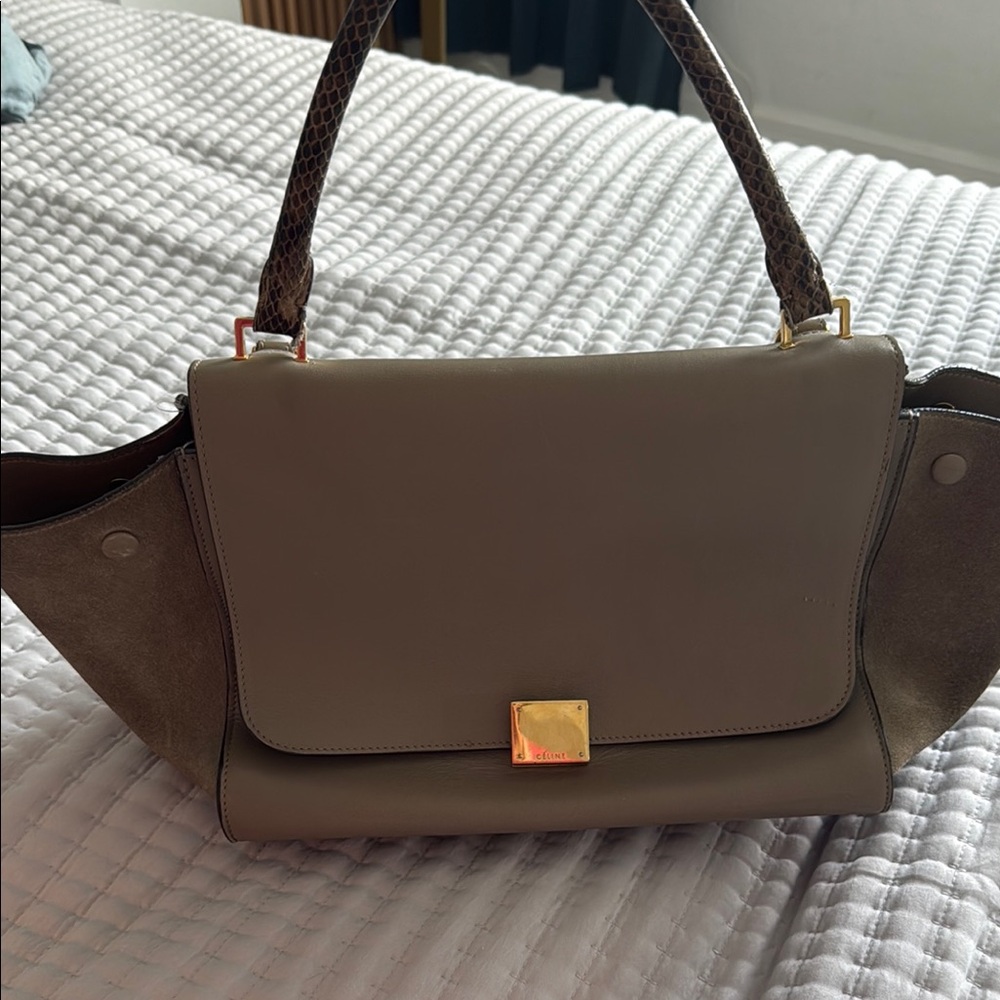 Celine Tan Shoulder Bag with Structured Design and Flap Closure
